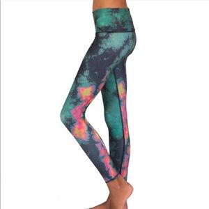 Teeki Eagle Feather Hot Pant Legging Size Small